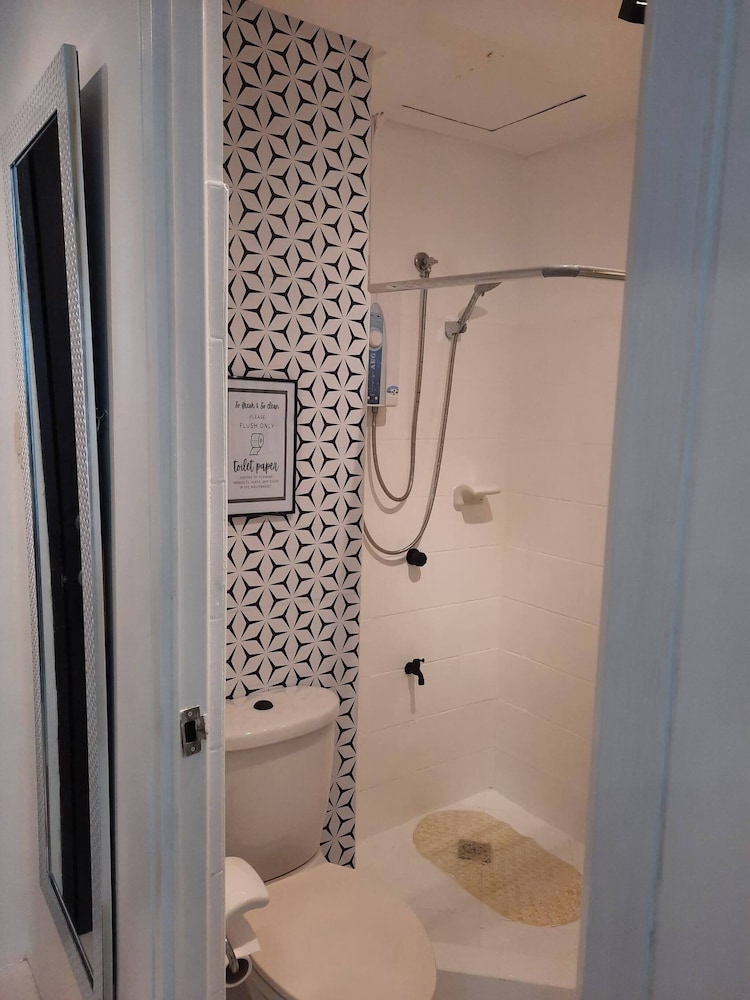 Stylish Condo at Mezza 1 With Fast Wifi & Netflix