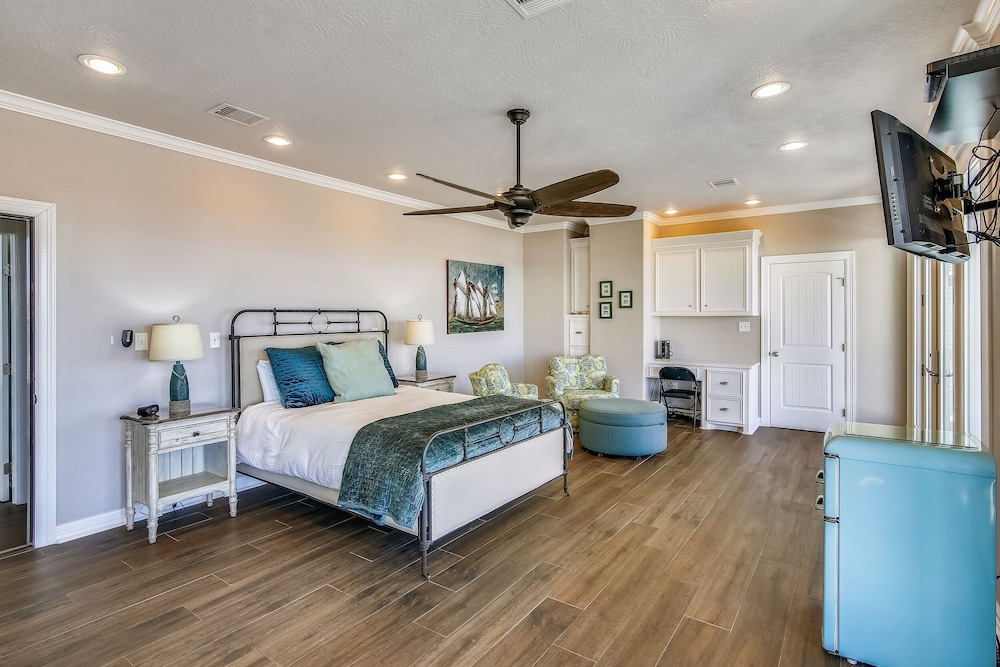 Enchanted Beachfront by Ryson Vacation Rentals view 2