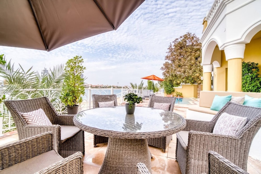 Private 5 Bedrooms Villa With Pool