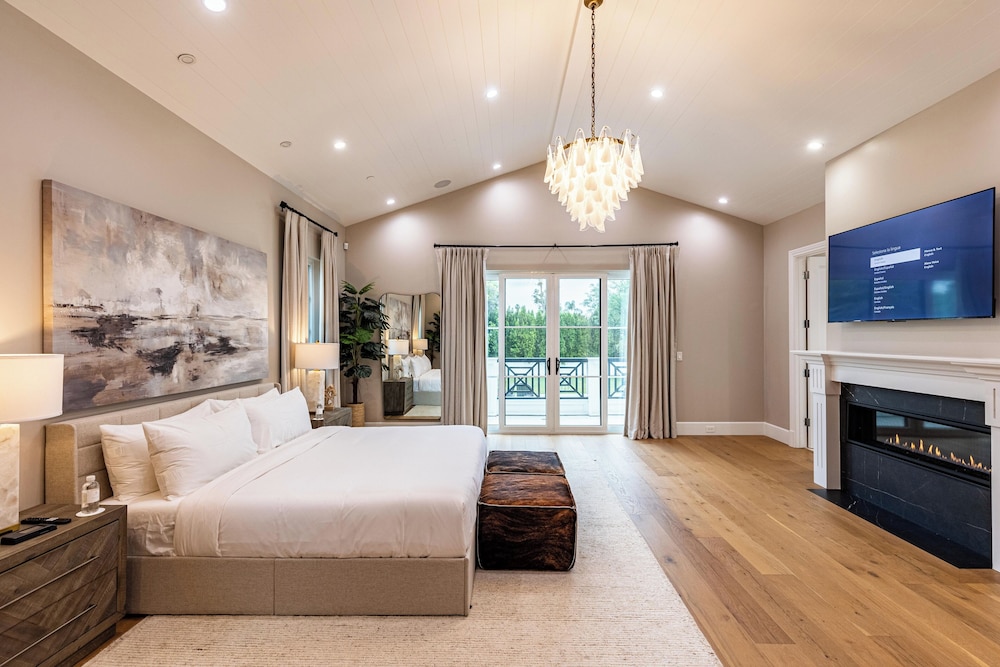 Otis Ave - Modern Farmhouse Retreat w/ Pool, Spa & Luxe Interiors