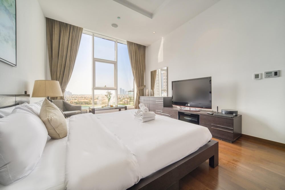 Waterfront Sea View Apt w Wow Factor on The Palm