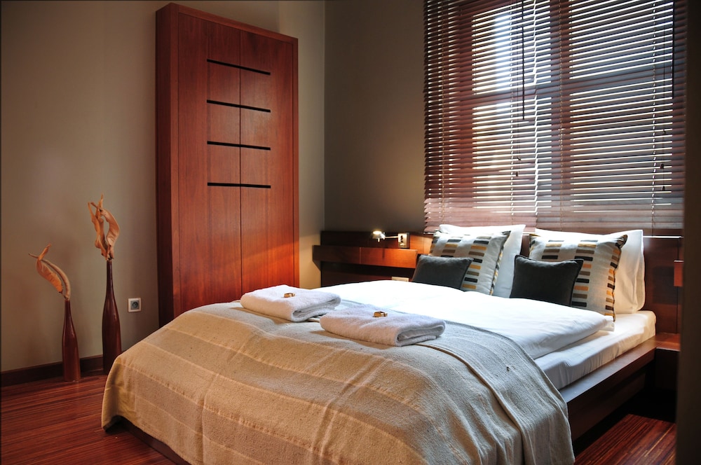 La Gioia Modern Designed Studios view 3