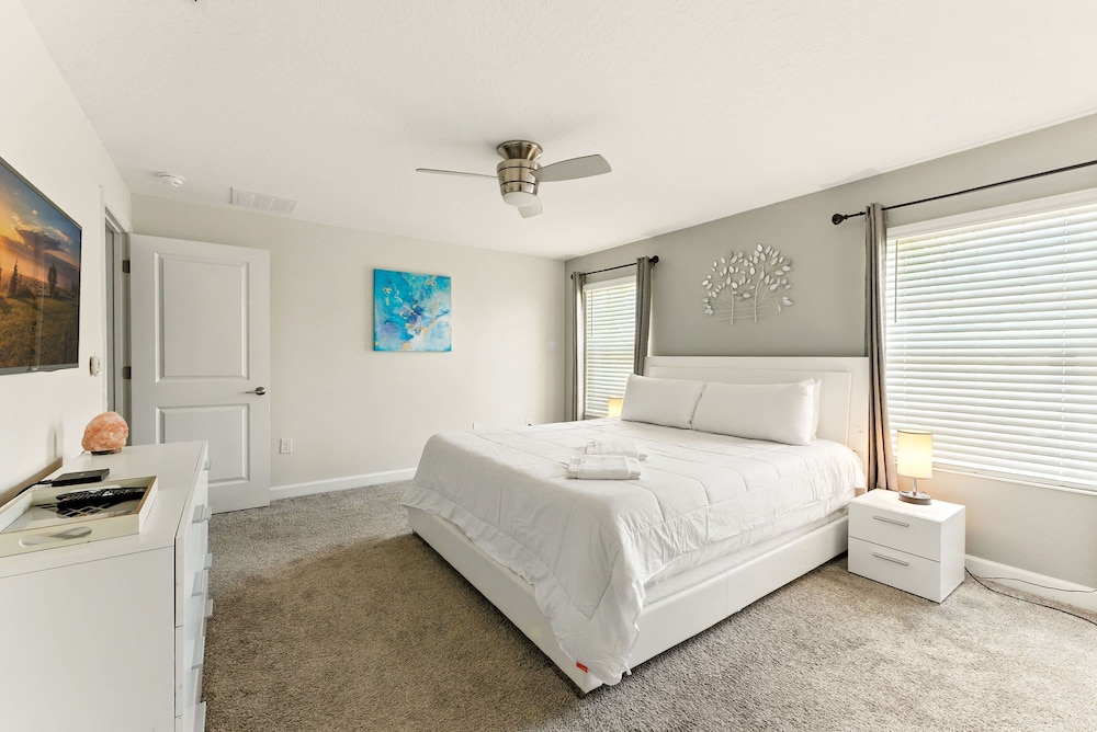 Comfort Stay With Pool Near Attractions