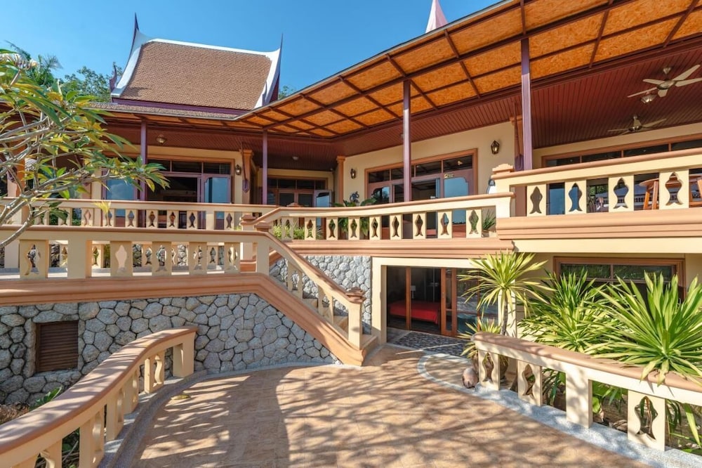 6BR Luxury Retreat in Layan Phuket V159