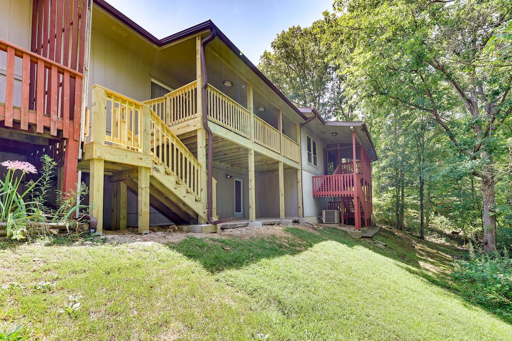 Serene Bella Vista Getaway Near Trails! view 4