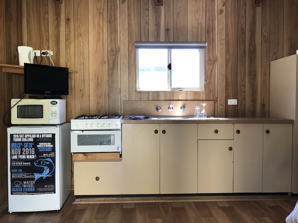 The Waterwheel Beach Cabins - Caravan Park
