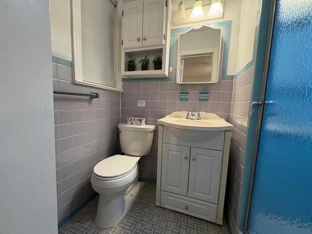 Budget-friendly Home Sleeps 16 Wifi Close to Minyan
