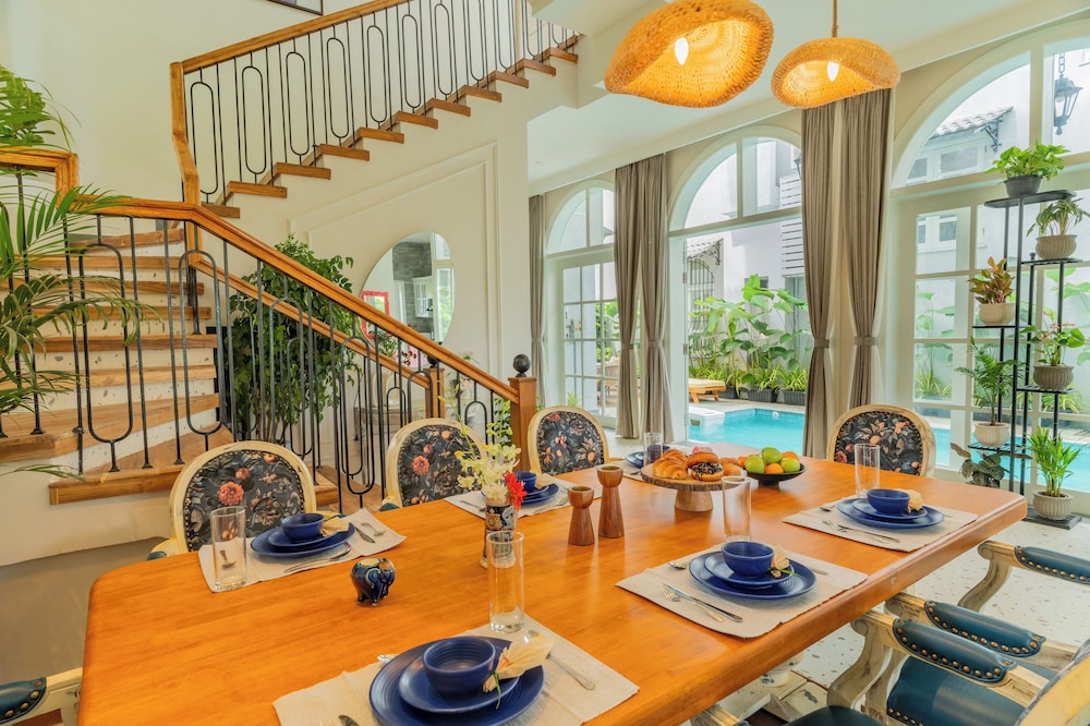 Esh Cottages Birch | Hillside 4-BHK Hideaway With Lush Garden, Common Pool, & Gaming Zone