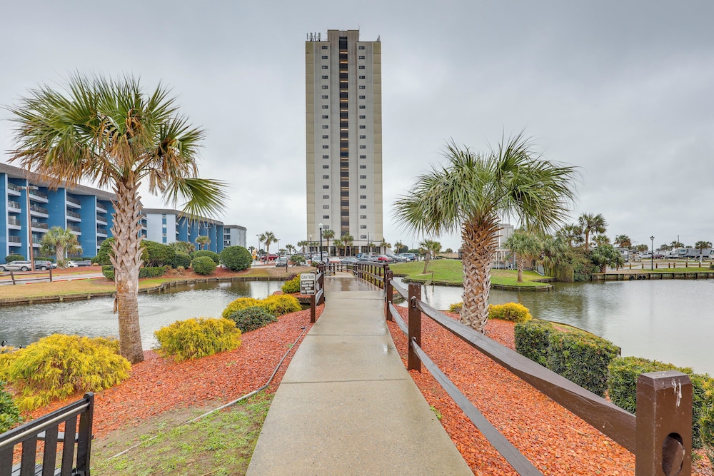 Steps to Sand: Condo w/ Pools in Myrtle Beach