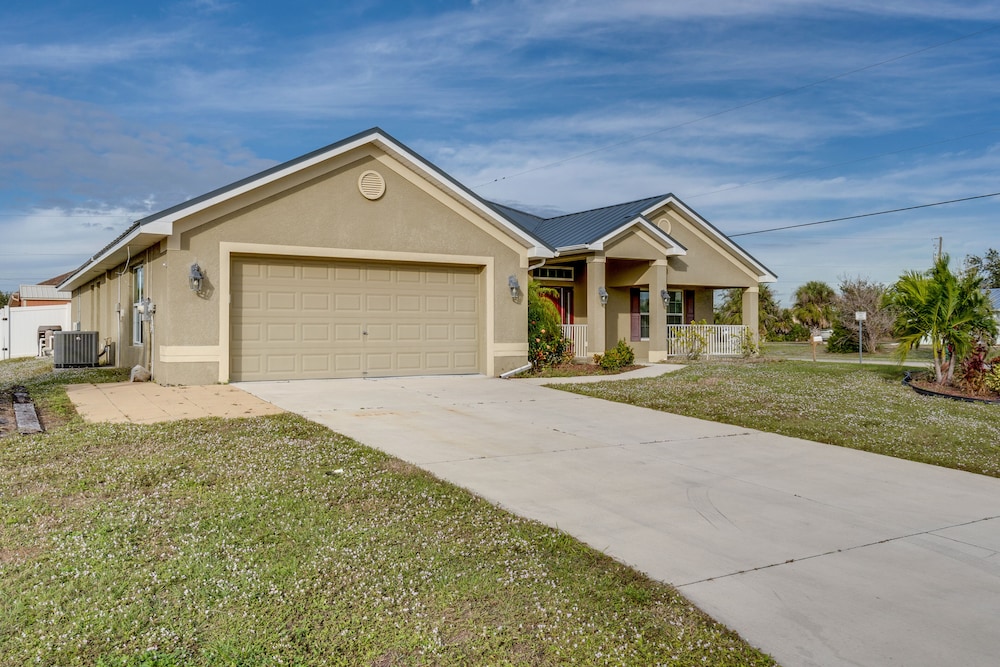 Port Charlotte Home w/ Screened Pool Near Golf! view 4
