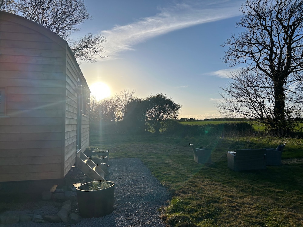 Luxury Shepherds Hut Near Glamorgan Coast
