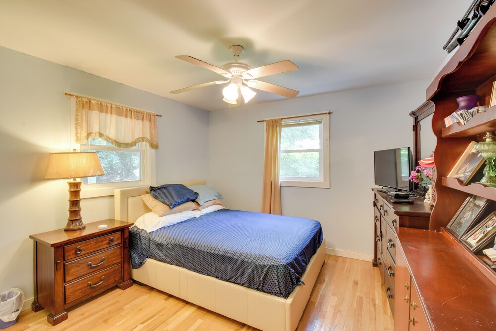 Clemson Vacations - Peaceful Lake Hartwell Hideaway w/ Boat Dock! - Property Image 5
