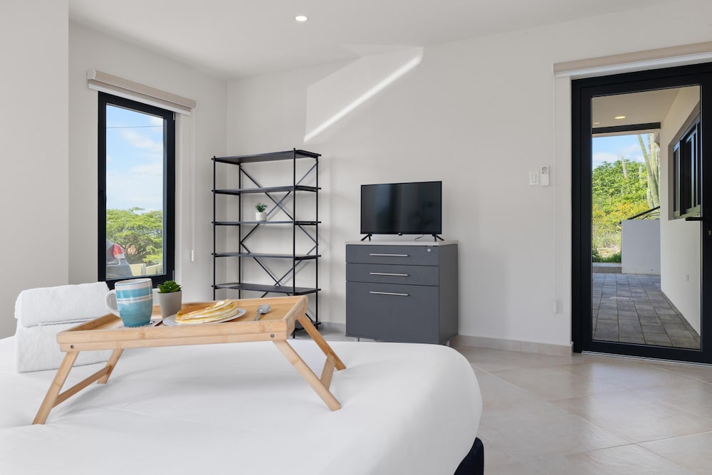Modern NEW 2br1ba Nature Escape Great Location