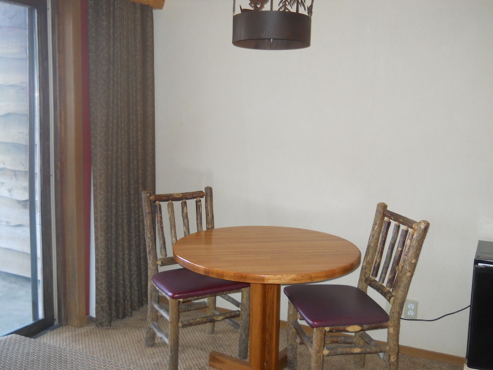 Lakewoods Resort & Lodge
