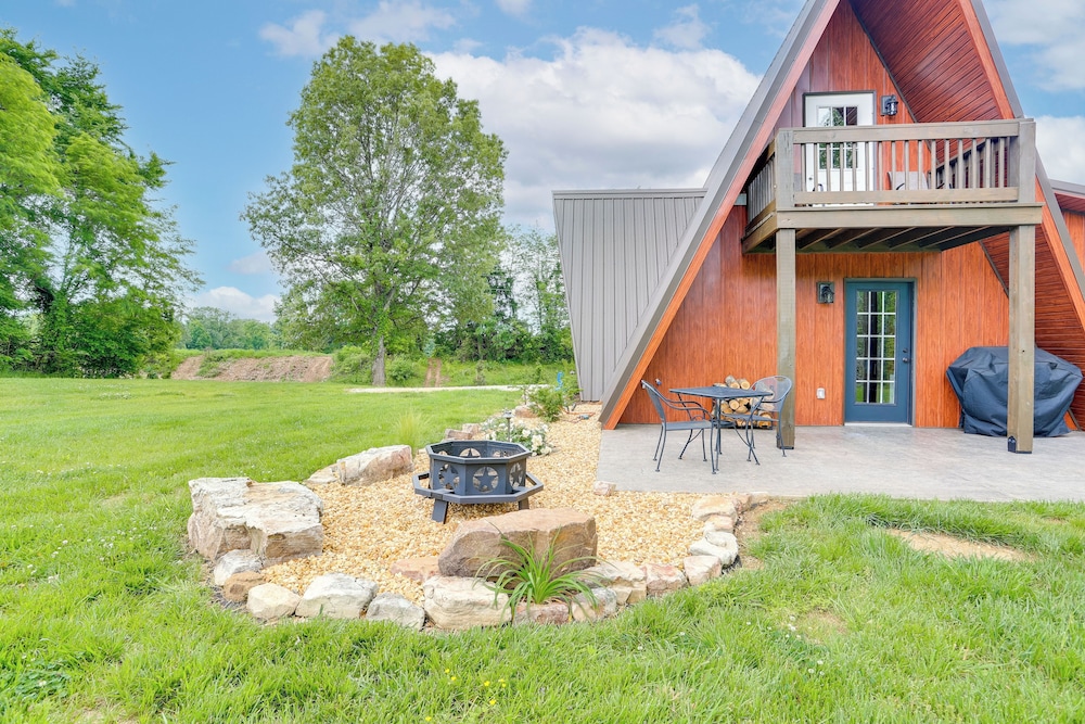 Hot Tub, Fire Pit, Bbq, On-site Pond: Kenton Cabin