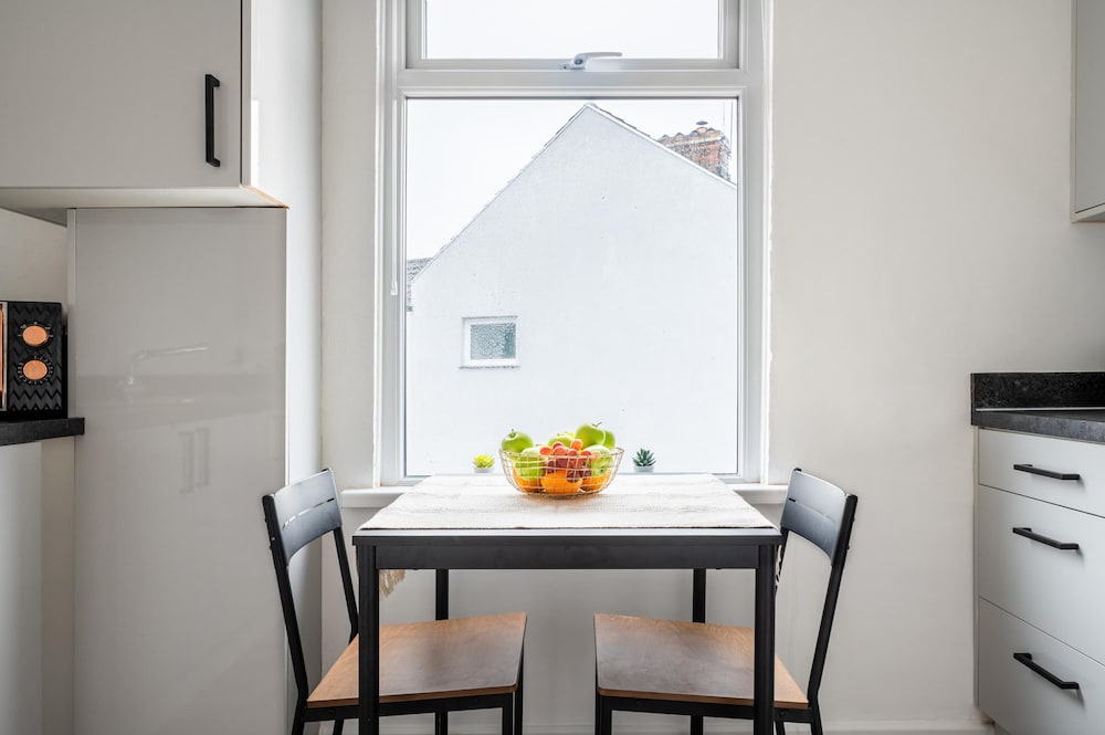 96 Caerleon Road Apartment C view 4