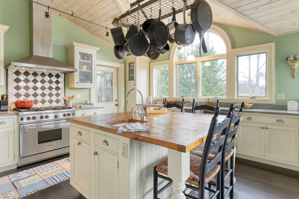 Catskill Park Farm by Avantstay Huge Yard, Fire Pit Near Windham Ski Resort