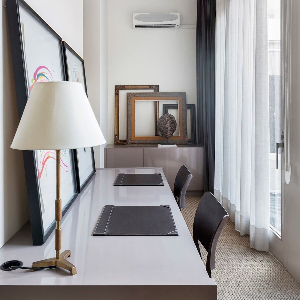 Artist Modernist 3-br Gem Next to Paseo de Gracia