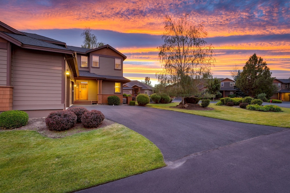 Forest Ridge Loop by Avantstay Hot Tub Private Community Amenities