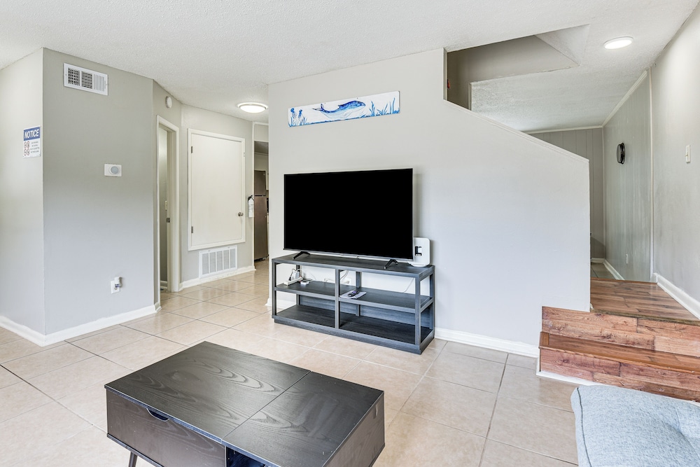 2 Mi to Garniers Beach Park: Pet-friendly FWB Home