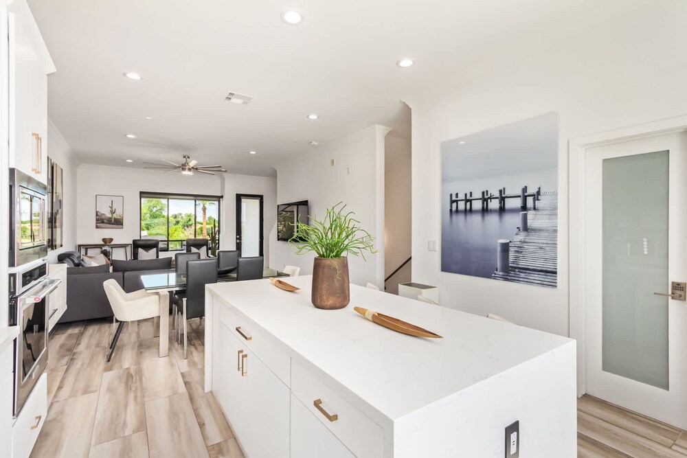 NEW Desert Standard Modern 3-level Oasis