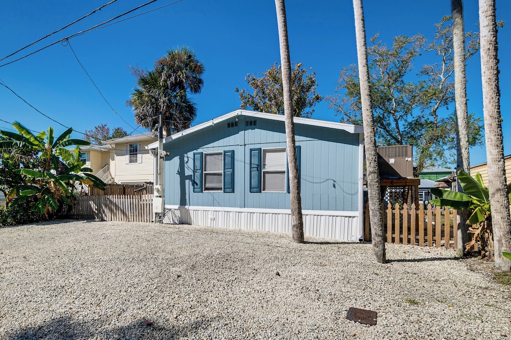 5 Mi to Manatees! Waterfront Crystal River Home