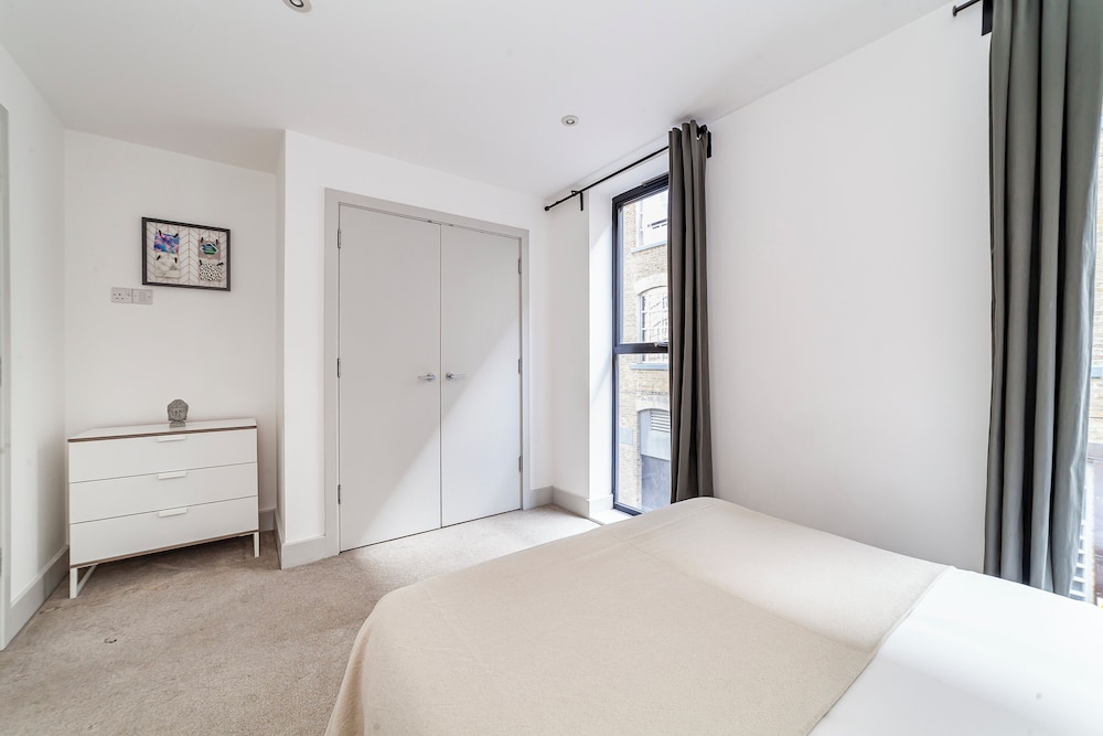 The Old Street Luxury Flat into 3 Bed Apartment in Old Street