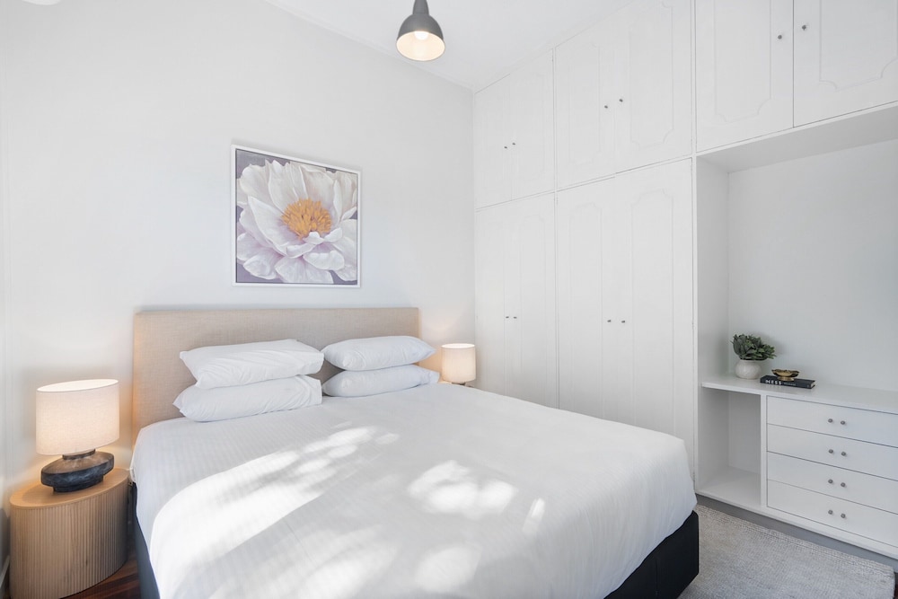 Bright 3-bed With Garden by Banks Street Reserve