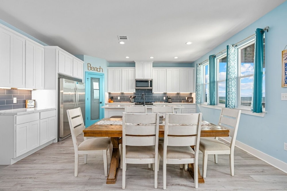 Oceanfront Manor 4 Bedroom Home