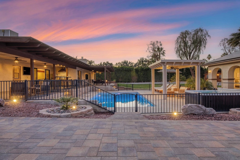 Pool, Sports Court, Game Garage, Fire Pit, & Casita Olivano Ranch by Avantstay