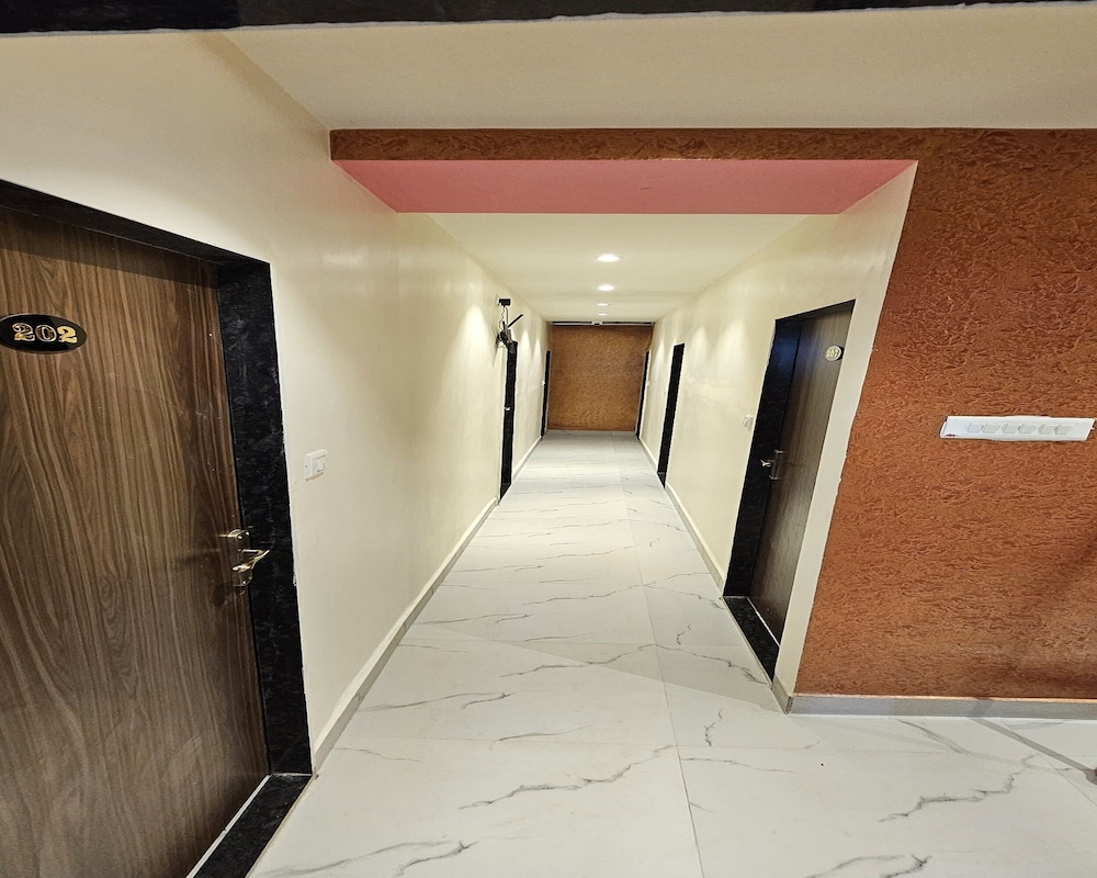 Hotel Rishi Palace