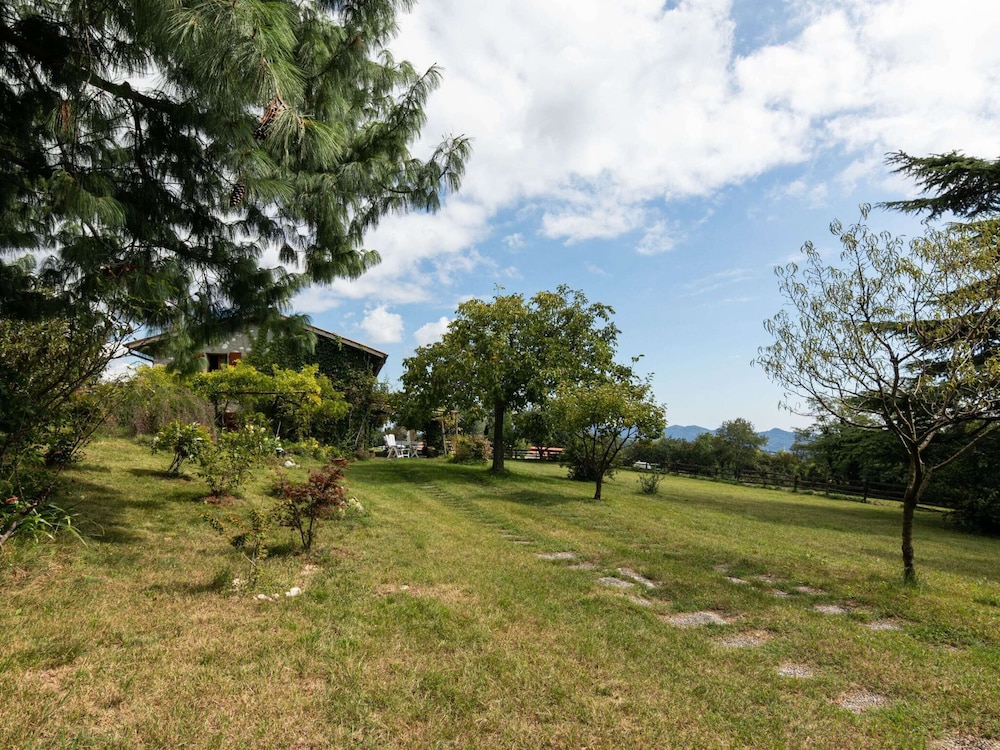 Cozy Detached House, Wide Garden, Wifi view 4