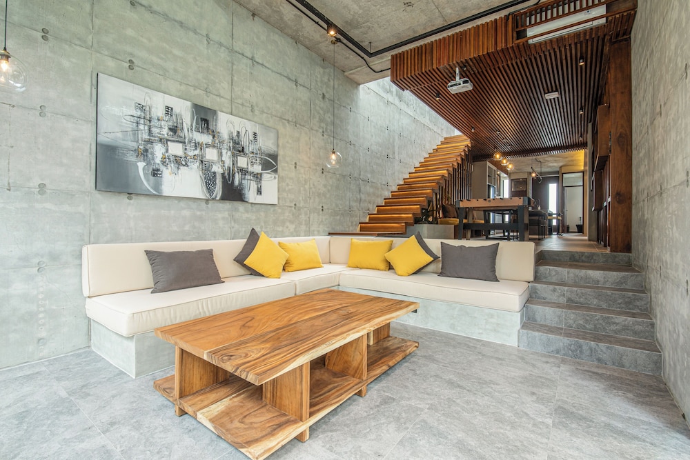 Modern 4BR Canggu Retreat Just 8mins to the Beach