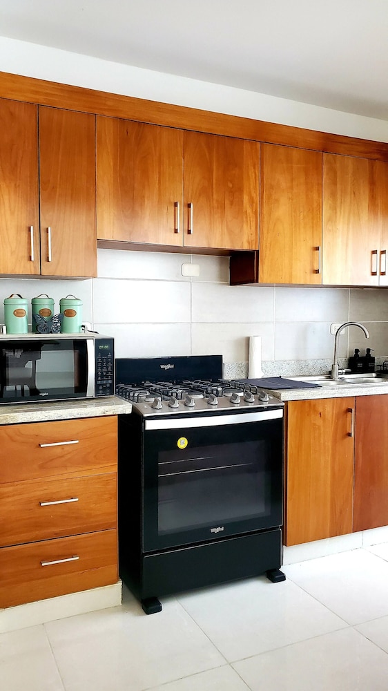 2 Bedrooms, 2 Bathrooms, AC, Wifi, Pool, Gym, No Blackouts, Santiago