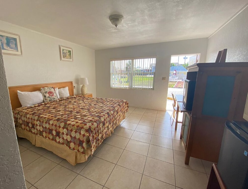 Slumberland Motel view 2
