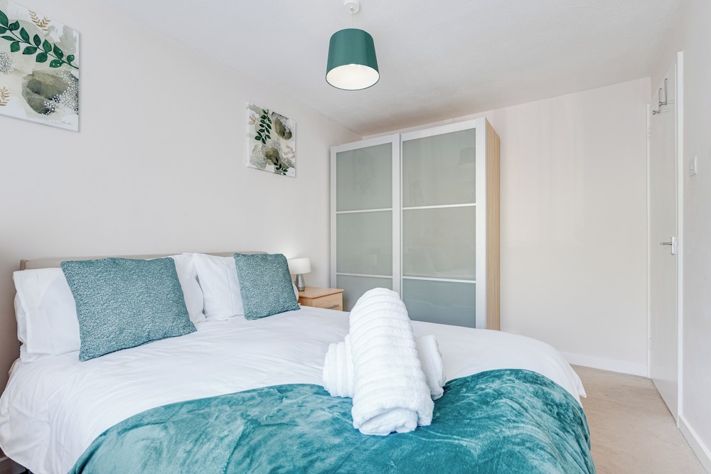 Canadawater-2bedroom-1bathroom-free Parking