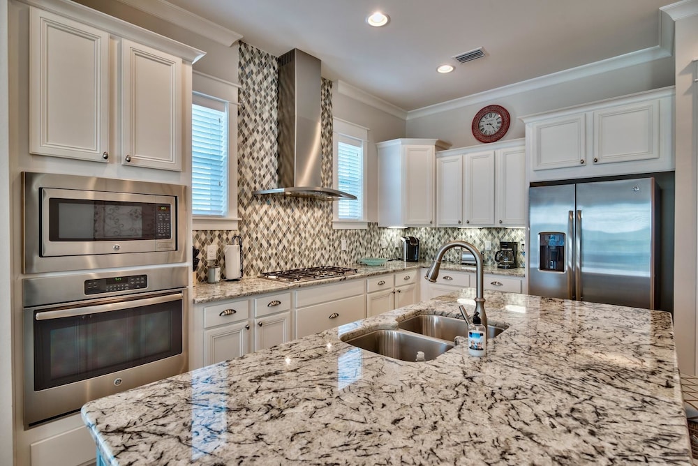 JACK's Place 3 Bedroom Condo By Coastal Dreamin