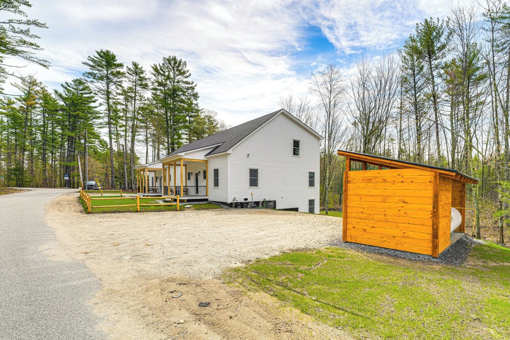 Walk to Sebago Town Beach: Luxe Townhome w/ Grill
