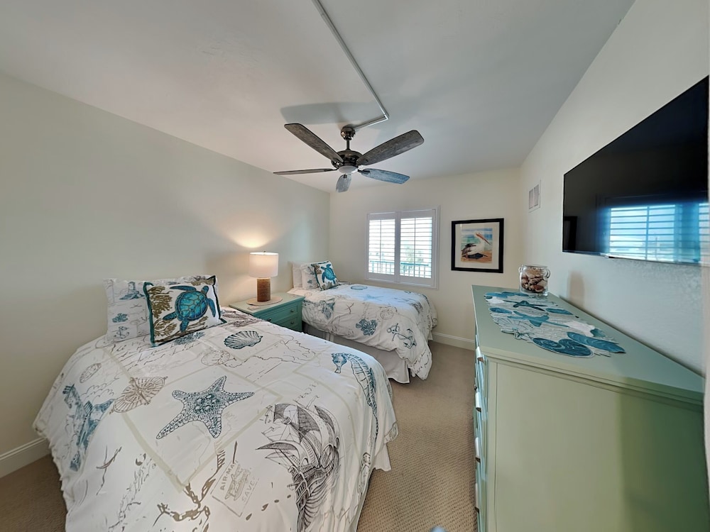 Seaside 4 by Distinctive Beach Rentals
