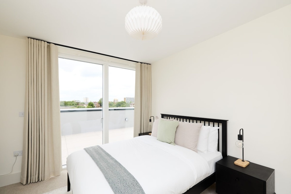 The East London Mile Quarters - Trendy 3bdr Flat With Balcony