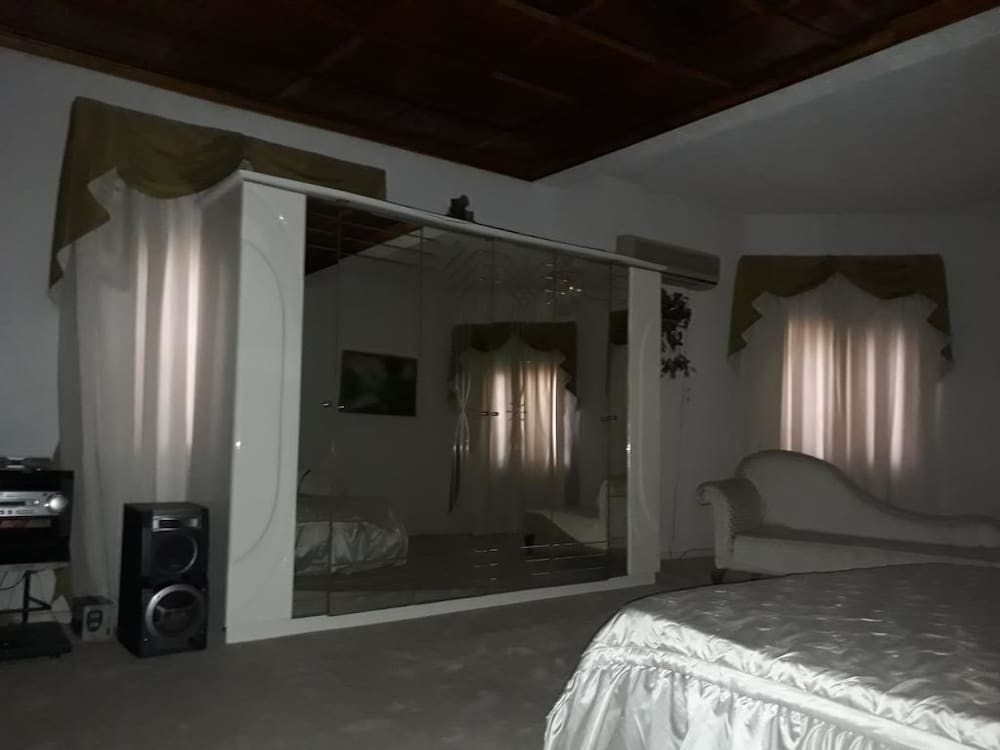 Hatfield Hotel