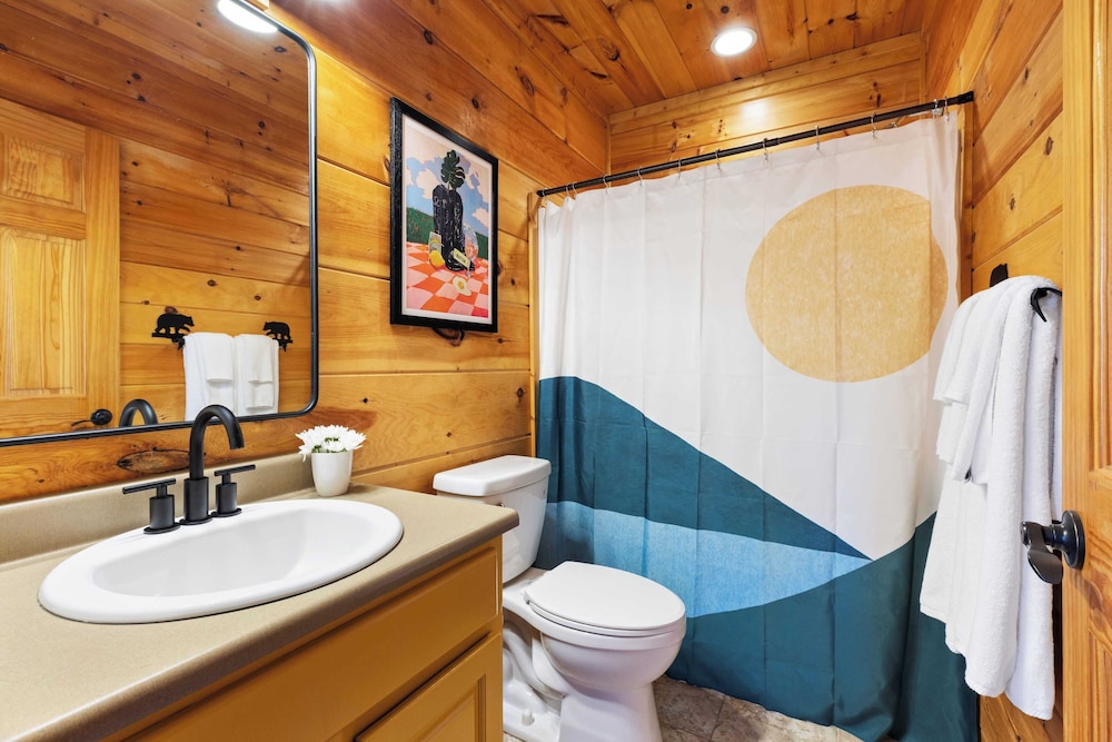 Redesigned, Hot Tub, Firepit, Billiards Pigeon Forge Riverbend by Avantstay