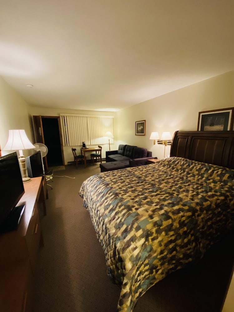 English River Inn