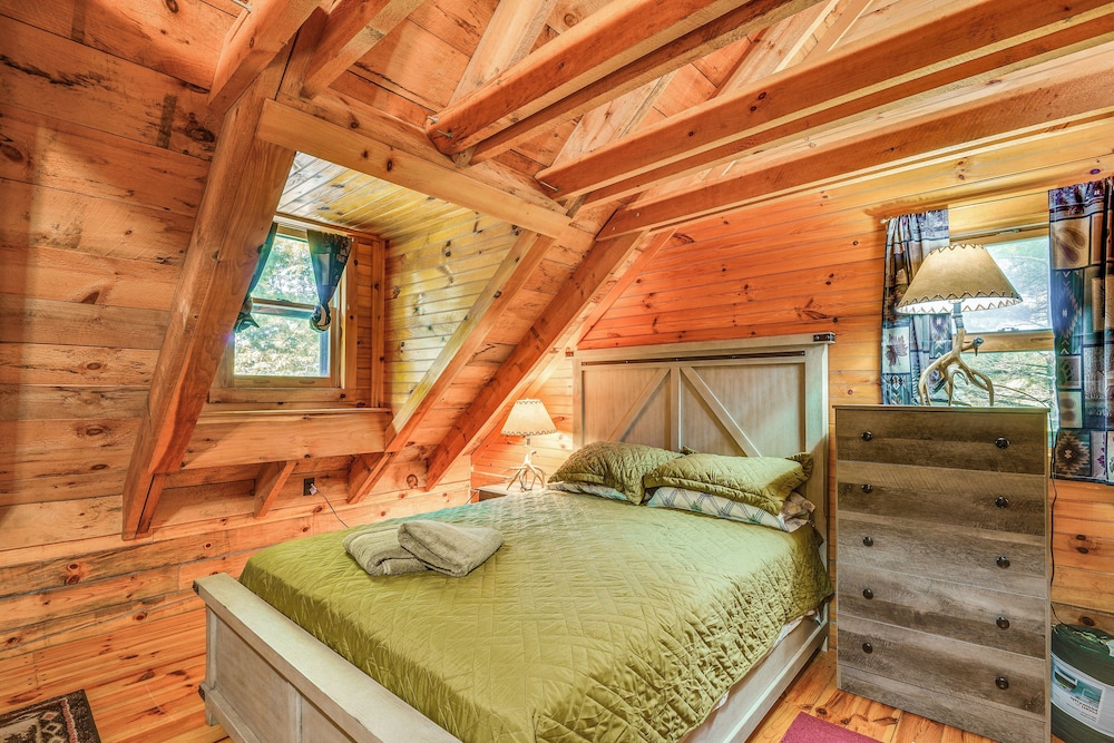 Charming Wellesley Island Cabin Near State Parks view 5