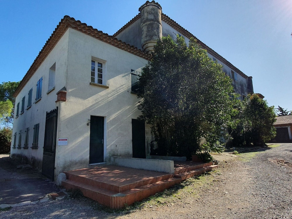 Apartment With Pool Amid Vineyards and Near the Beach
