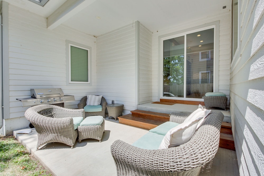 Modern Lawrence Home w/ Patio < Half-mi to U of K! view 3