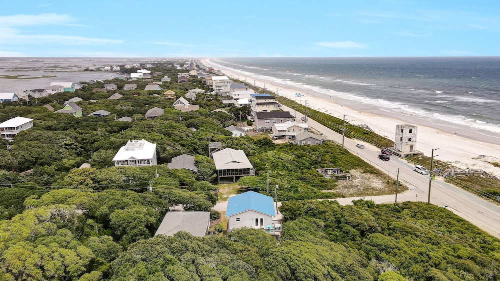 Oceanwatch Cottage by Topsail Realty