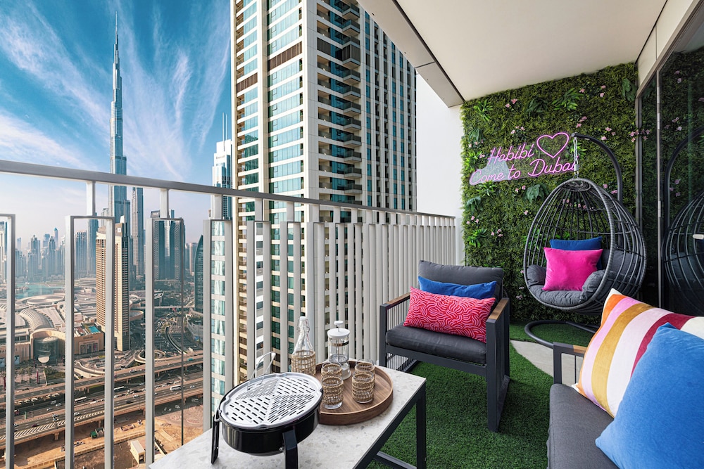 DVH Luxe Retreat 4BR Burj View Apartment