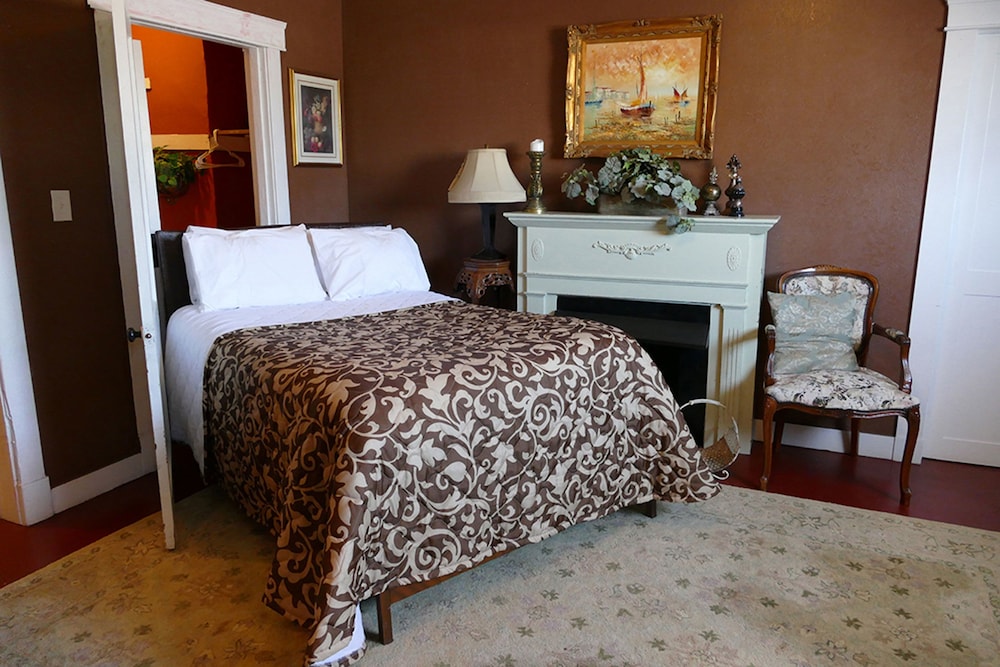 Historic Whiting Hotel Suites - Property Image 78