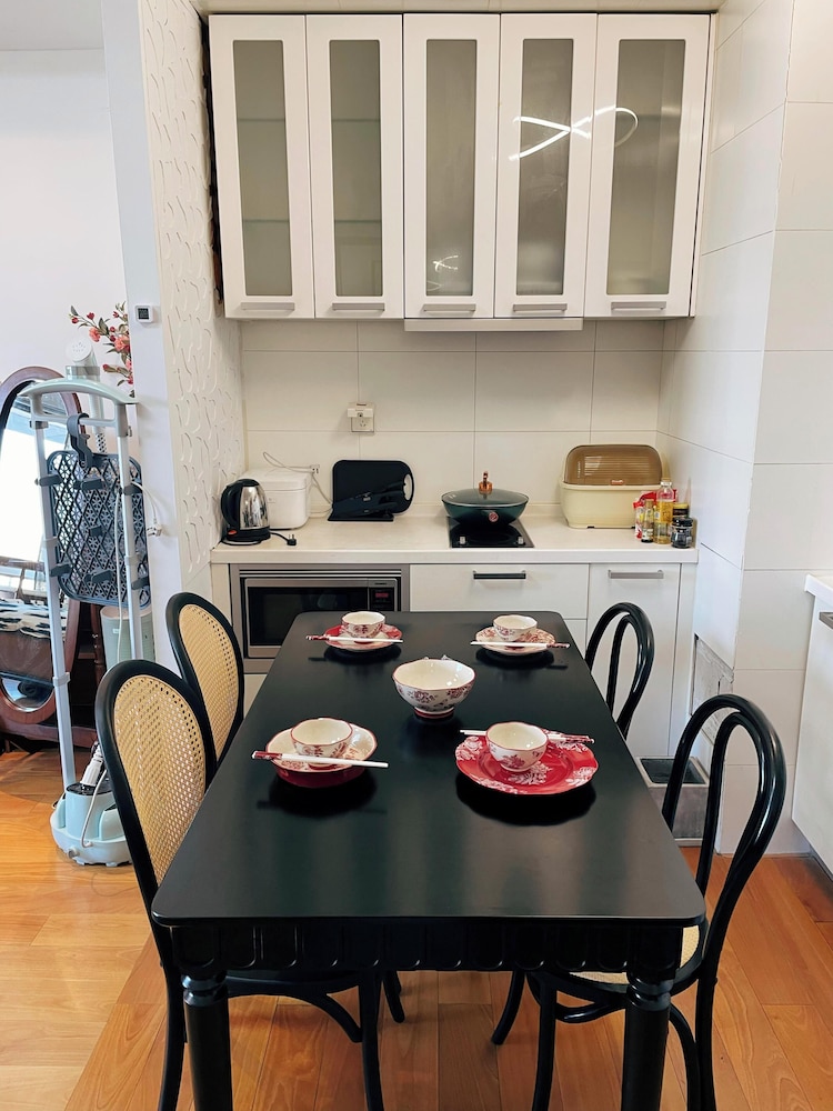 Beijing Furnished Apt with Queen bed
